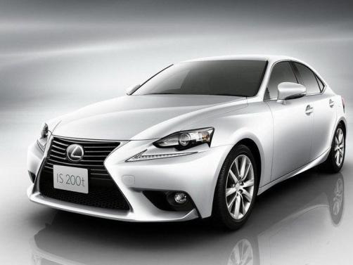 Lexus IS200t с аукциона Японии