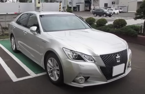 TOYOTA CROWN Athlete 2013, Гибрид. Обзор экстерьера и интерьера.